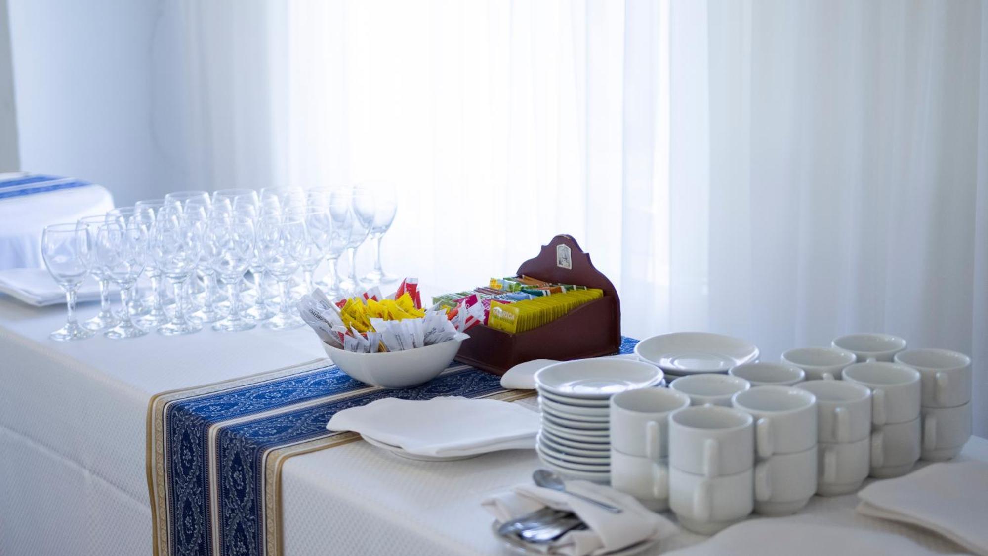 Parque Hotel Jean Clevers Пунта-дель-Эсте Экстерьер фото A table set for a buffet