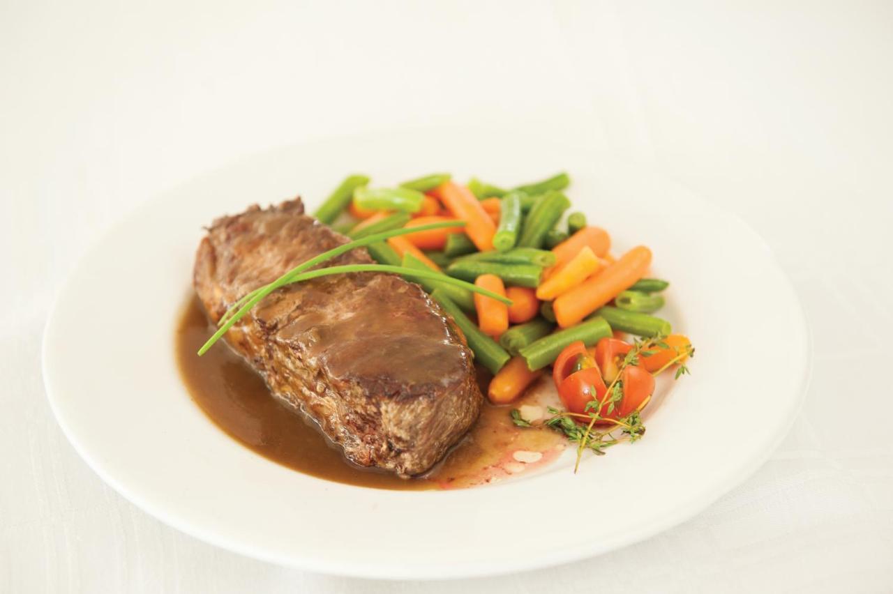 Parque Hotel Jean Clevers Пунта-дель-Эсте Экстерьер фото A plate of braised ox cheek